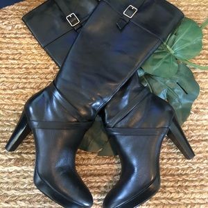 Stunning platform heeled boots